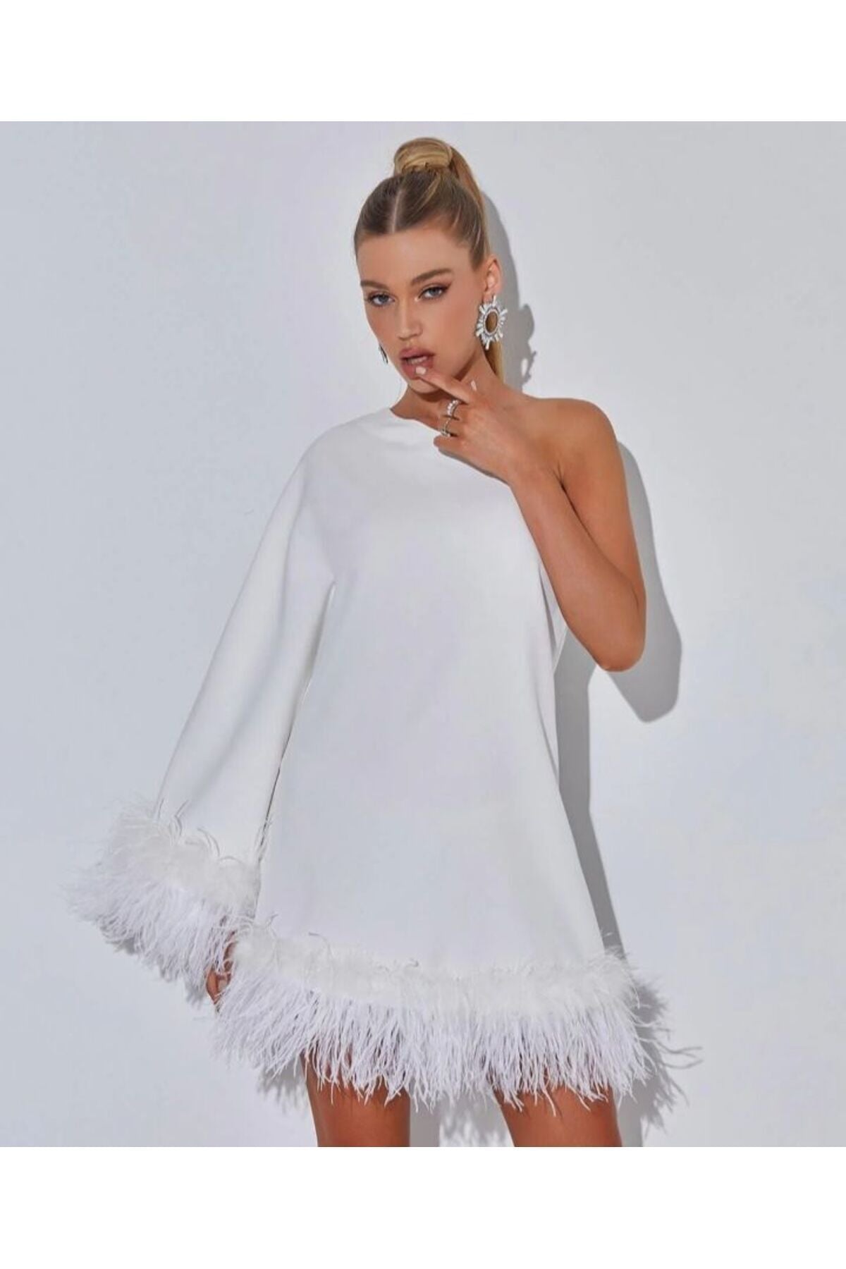 Marguerite-ıv Kol Ucu Tüylü Asimetrik Kesimli Tek Kol Mini Elbise